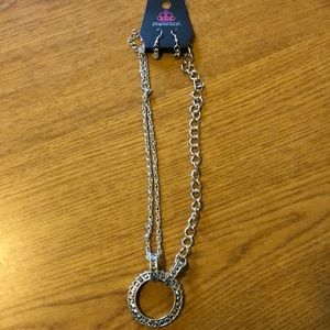 Paparazzi round pendant